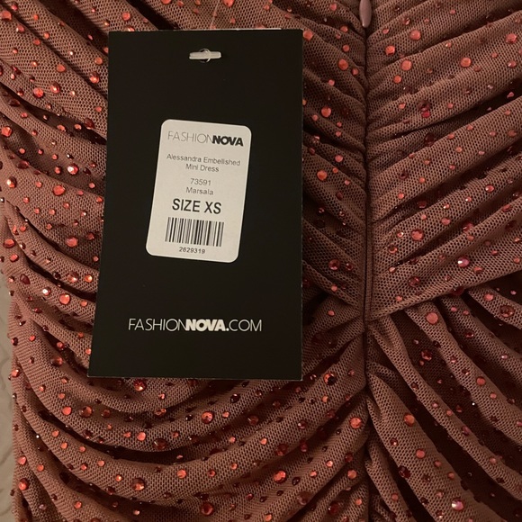 FASHION NOVA DRESS - Picture 3 of 6